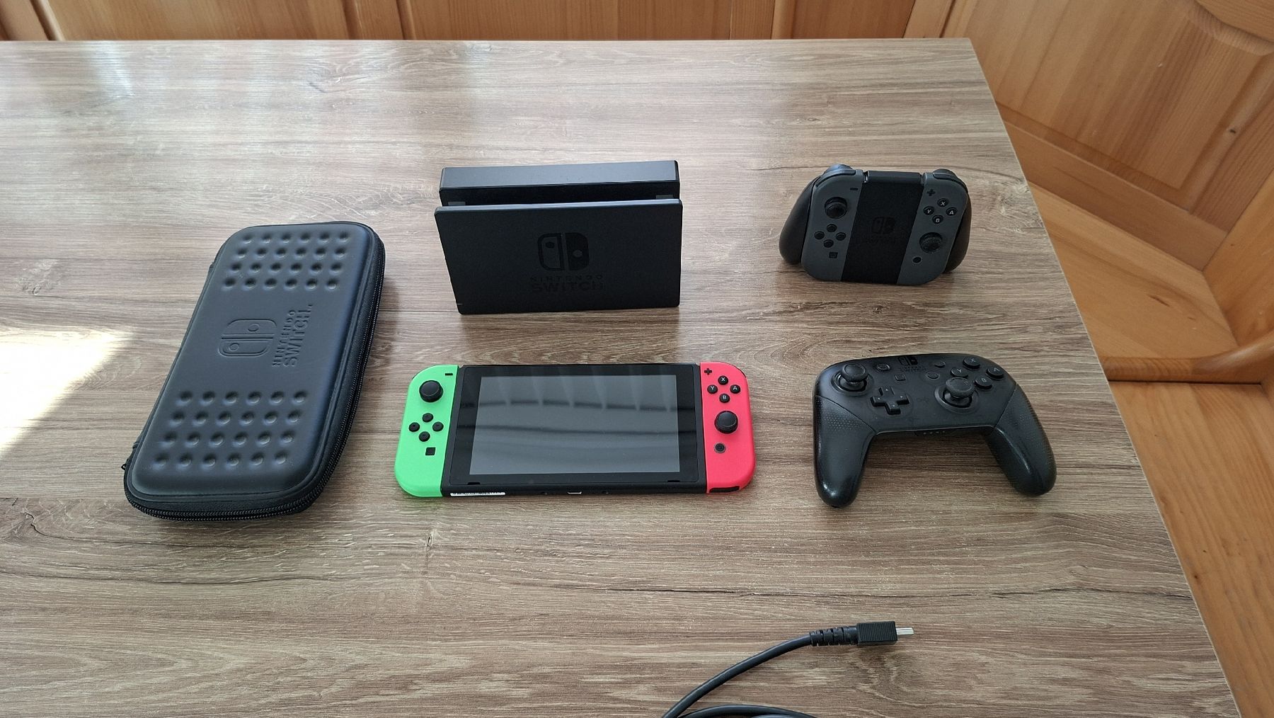 Nintendo Console: Nintendo Switch + Pro Controller – Usato da Kerns venduto da h82020