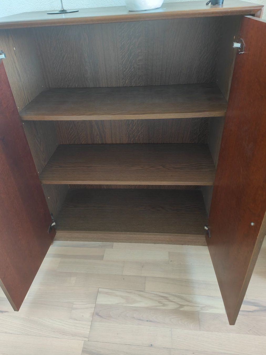 Vetrine: Wohnwand aus Holz mit Vitrine – Usato da Recherswil venduto da beawuethrich 2