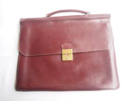 serviette en cuir vintage.