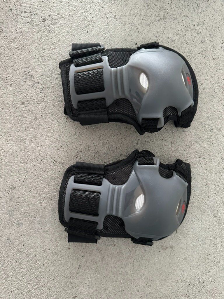 Sonstiges Tierzubehör: Hand protection for Rollschuhe – Gebraucht aus Dallenwil von ZD2019