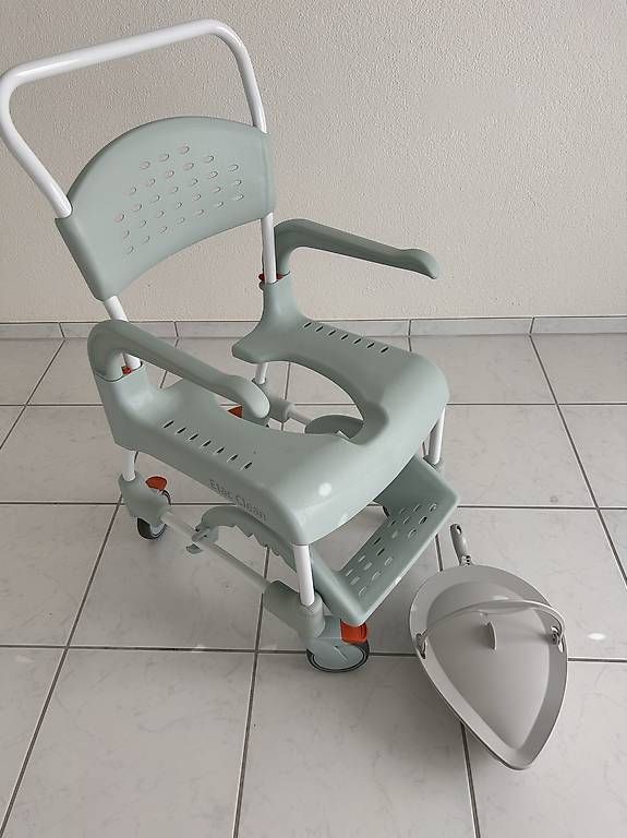 Chaises roulantes: Dusch-und Toilettenstuhl – D'occasion à Schwerzenbach par nic_zt5r 3