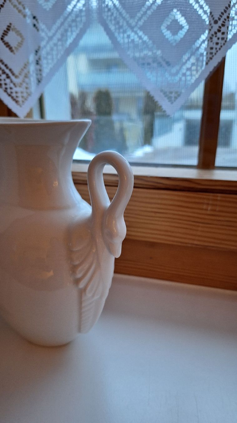 Vasi & Recipienti: Weisse Vase mit Schwanenhals- Henkel – Nuovo e nell'imballaggio originale da Schwarzenbach SG venduto da ct-porzellan 4