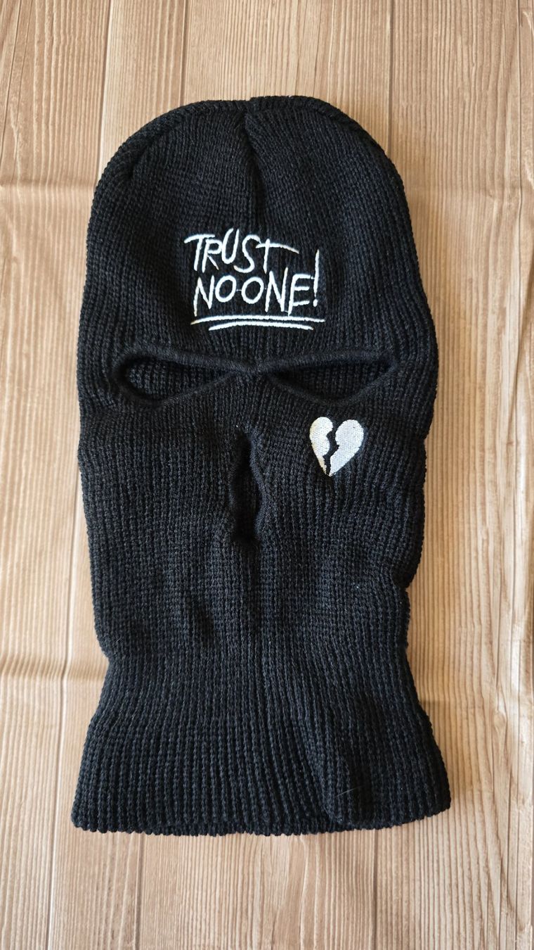 Altro in  Abbigliamento & Accessori: Balaclava / Sturmhaube - Trust No One - schwarz 🧢 – Nuovo (secondo la descrizione) da Thalwil venduto da VitaMini