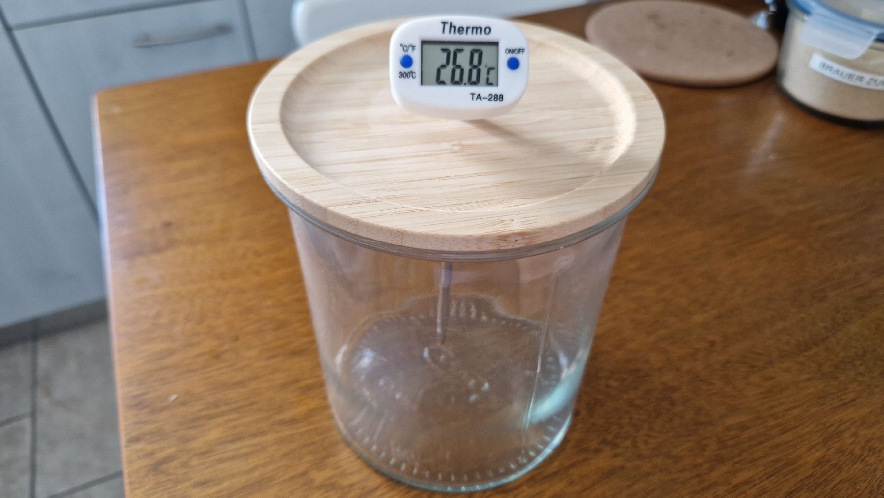 Ikea Contenitori & Simili: Glasbehälter mit Bambusdeckel und Thermometer - Fermentation – Usato da Schinznach Bad venduto da webser