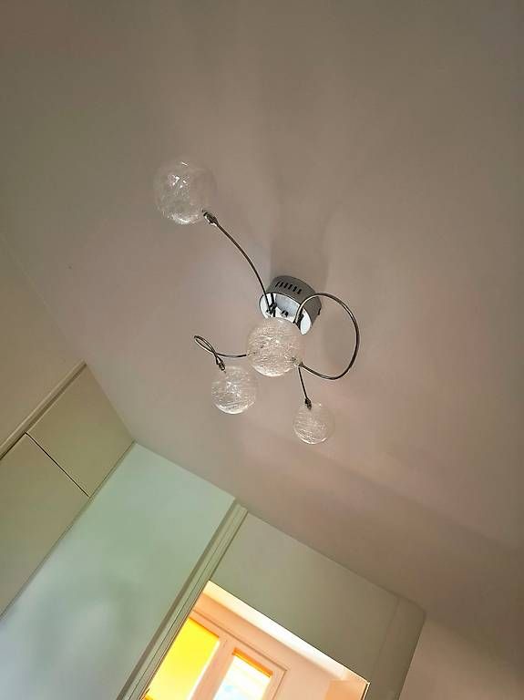 Lustres & lampes de plafonds: Un beau plafonnier  – D'occasion à Lausanne par miz_7f8f 1