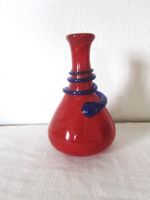 Regenhütte Glas Vase rot mit blauer Schlange, Top Zustand