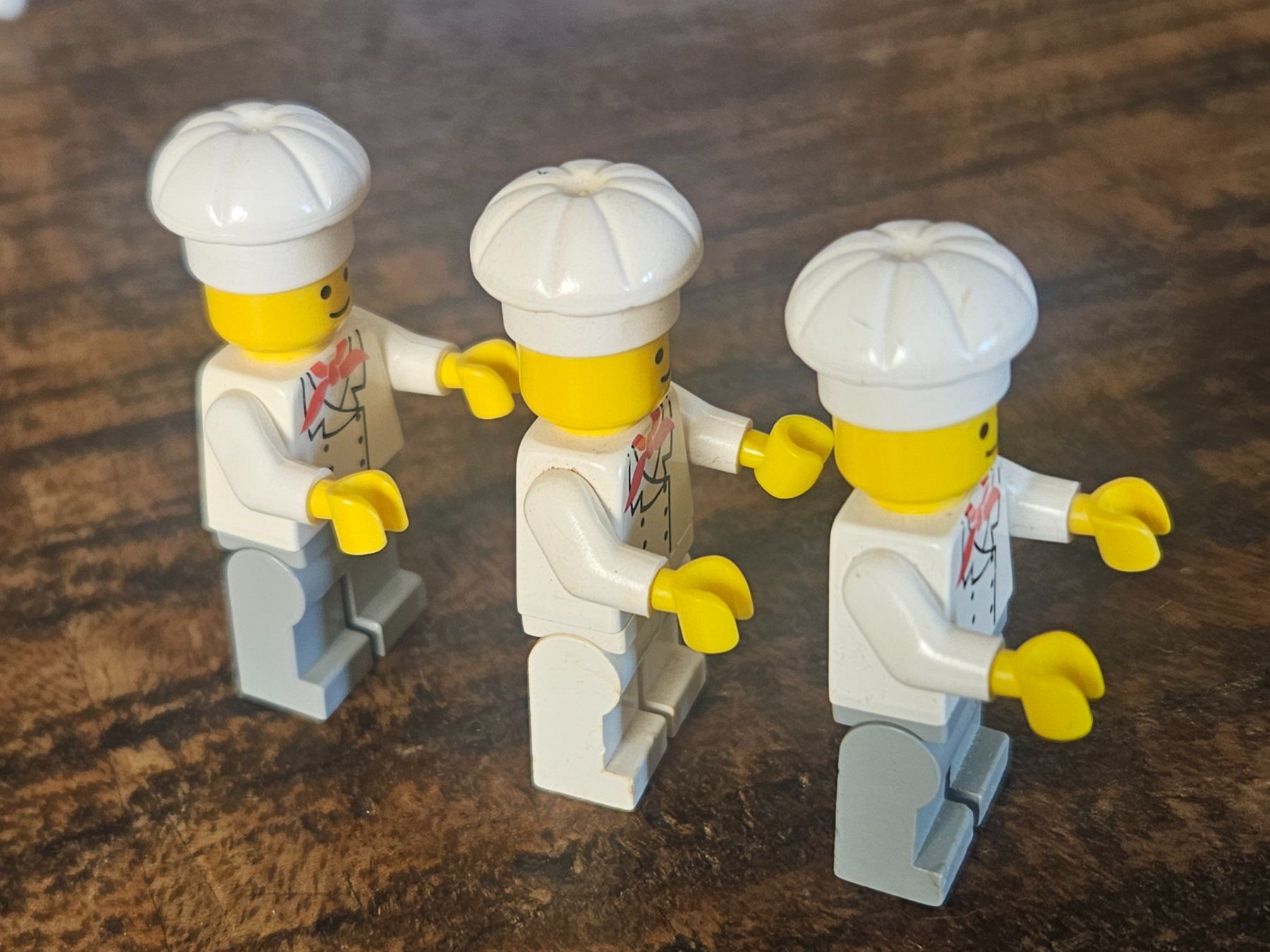 Lego Kit di costruzioni: lego lot de 3 figurines – Usato da Confignon venduto da Ecrofigs 3
