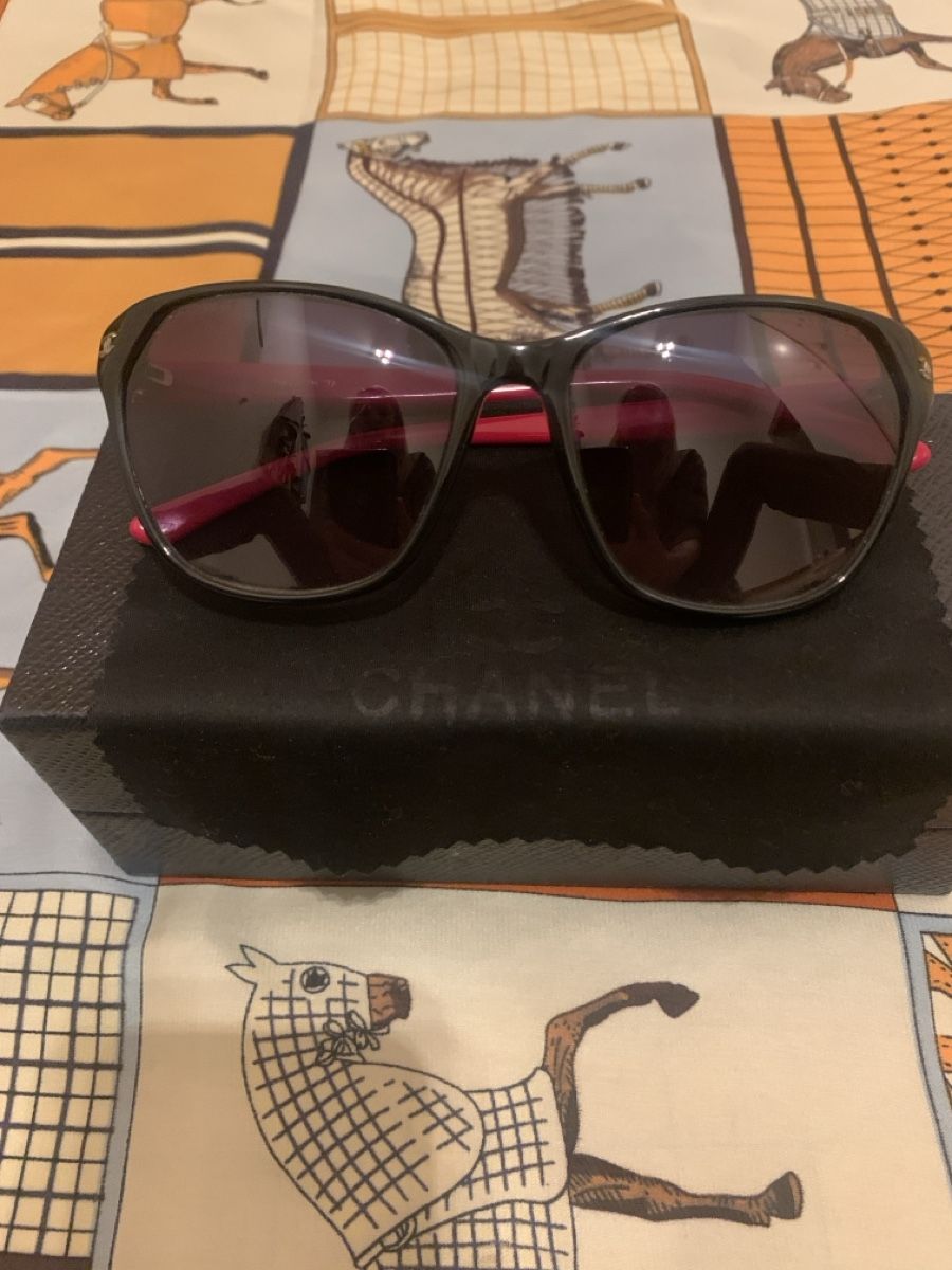 Chanel Occhiali & Lenti: Chanel Sonnenbrille schwarz / rot – Usato da Zürich venduto da dan_j9j6 1