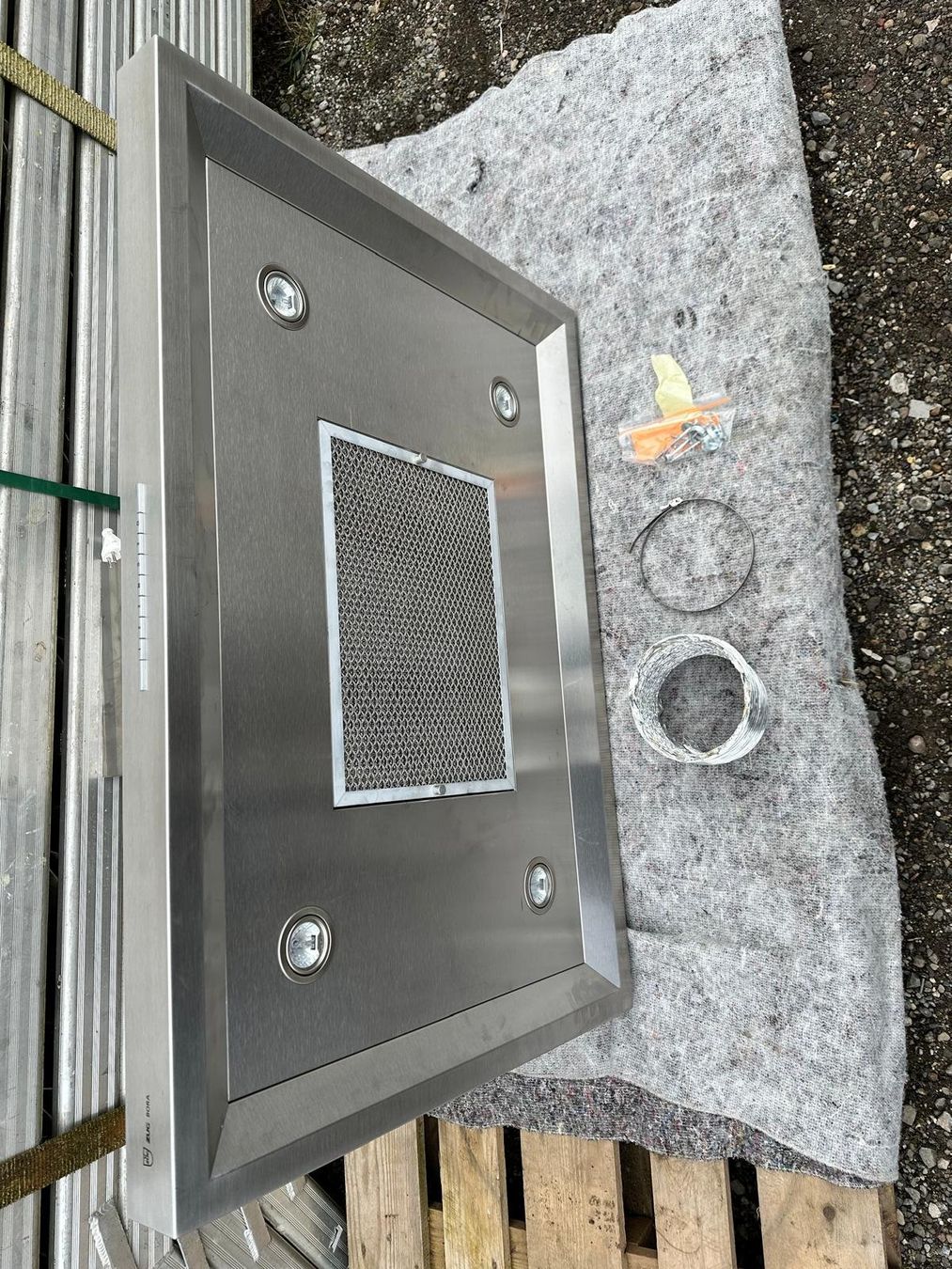 V-Zug Cappe di aspirazione: Dunstabzugshaube V-ZUG Insel ChromeClass – Usato da Spreitenbach venduto da Space_X 2