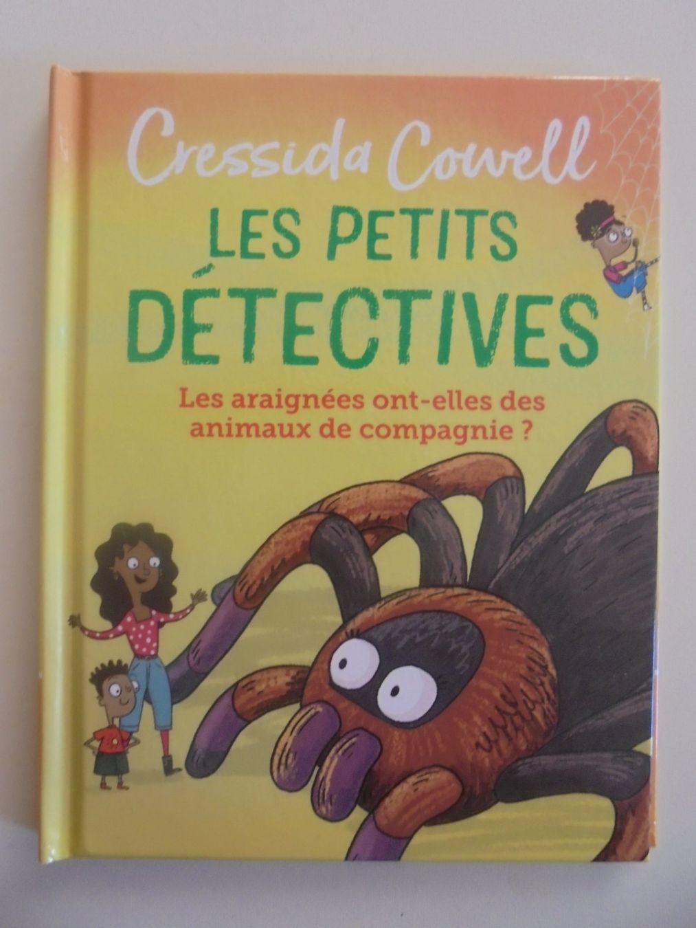 Libri: Les petits détectives " par Cressida Cowell. comme neuf – Usato da Crissier venduto da Promopost