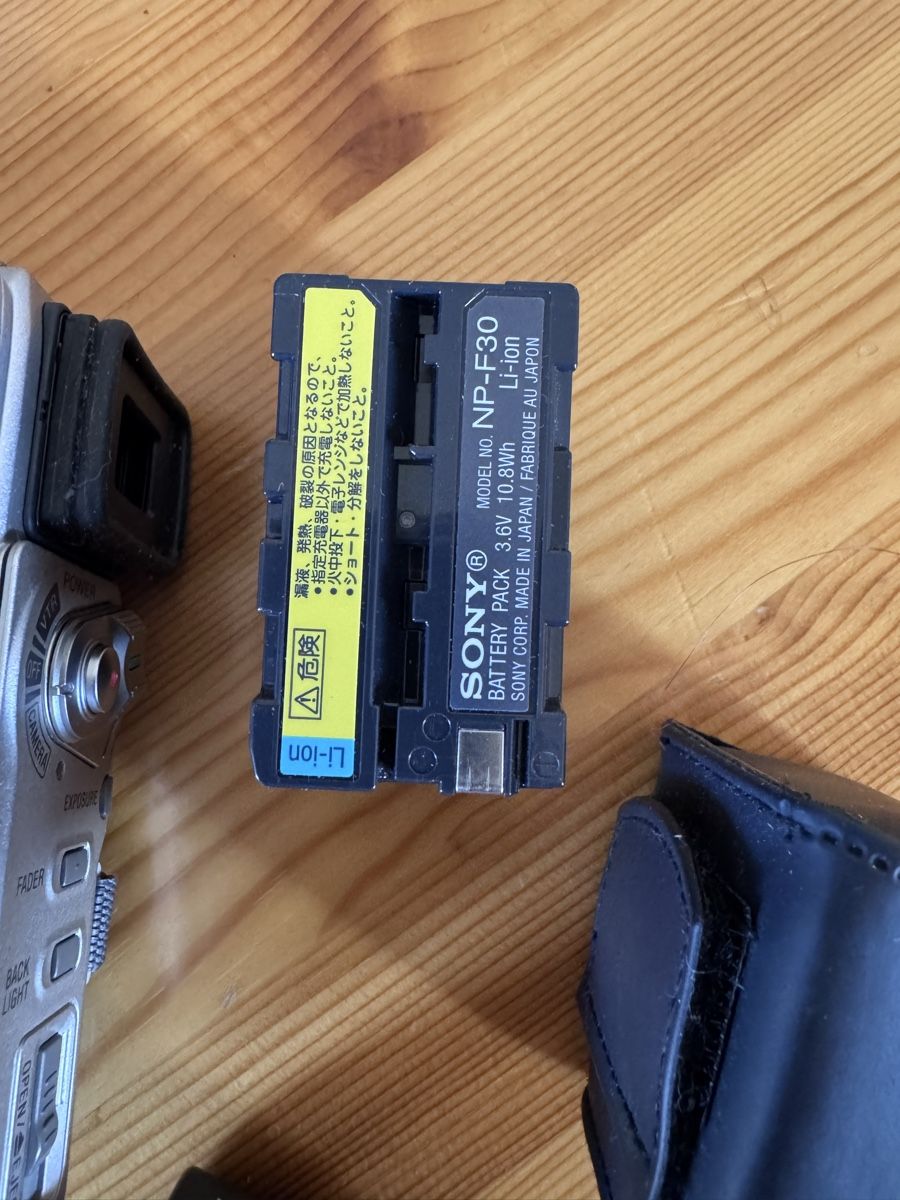 Sony Videocamere: Caméscope Sony Handycam Vision – Usato da Vésenaz venduto da Angela.C3 2