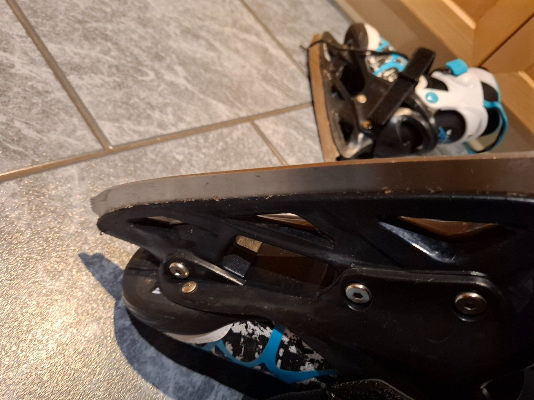 Patins à glace: KINDER SCLITTSCHUHE GRÖSSE 33 – D'occasion à Langnau i. E. par Superseven69 5