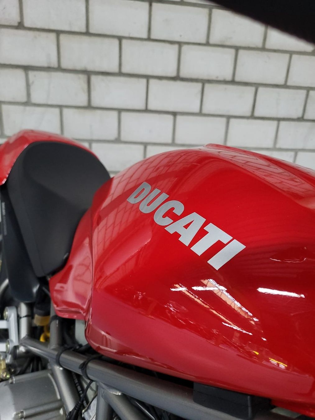 Ducati Strasse: DUCATI Monster 600 – Gebraucht aus Alpnach Dorf von Motorrad-Girl 1