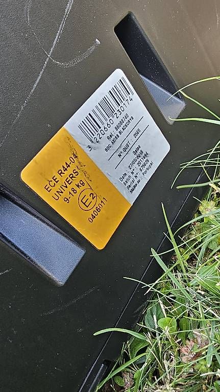 Seggiolini per auto: Siège auto Bébé- 9 à 18 kg – Usato da Pully venduto da bul_9jvj 1