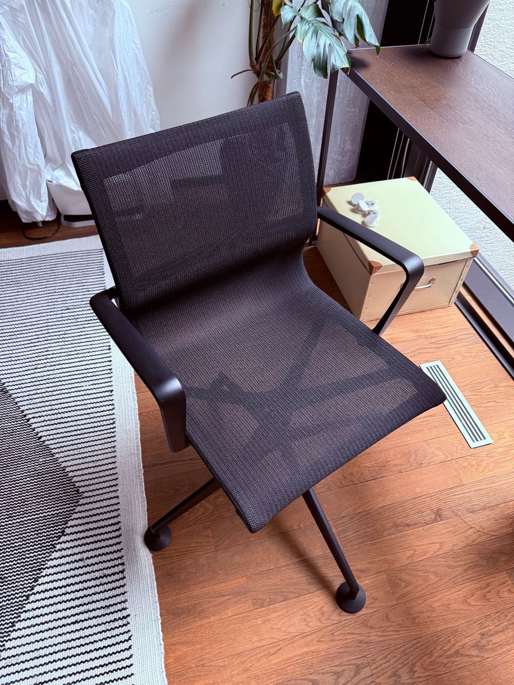 Vitra Sedie: Vitra Physix Coference Drehstuhl, schwarz – Usato da Zürich venduto da jcytam
