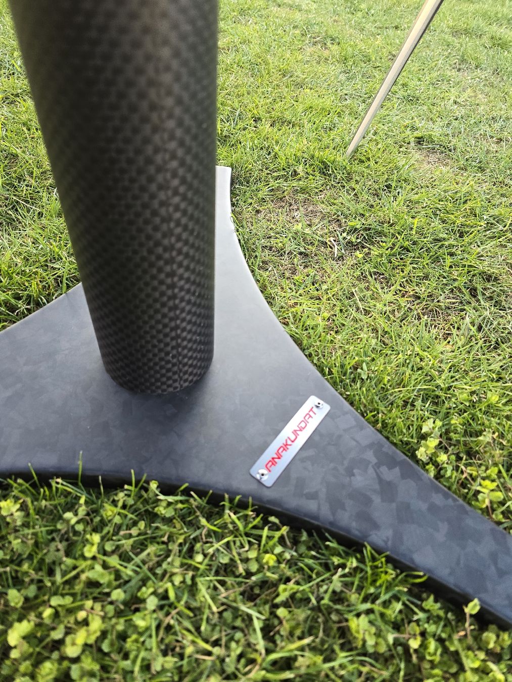 Set di tavolo e panche: Tisch mit Stühle aus 100% Carbon – Usato da Hettiswil venduto da Keeoll 4
