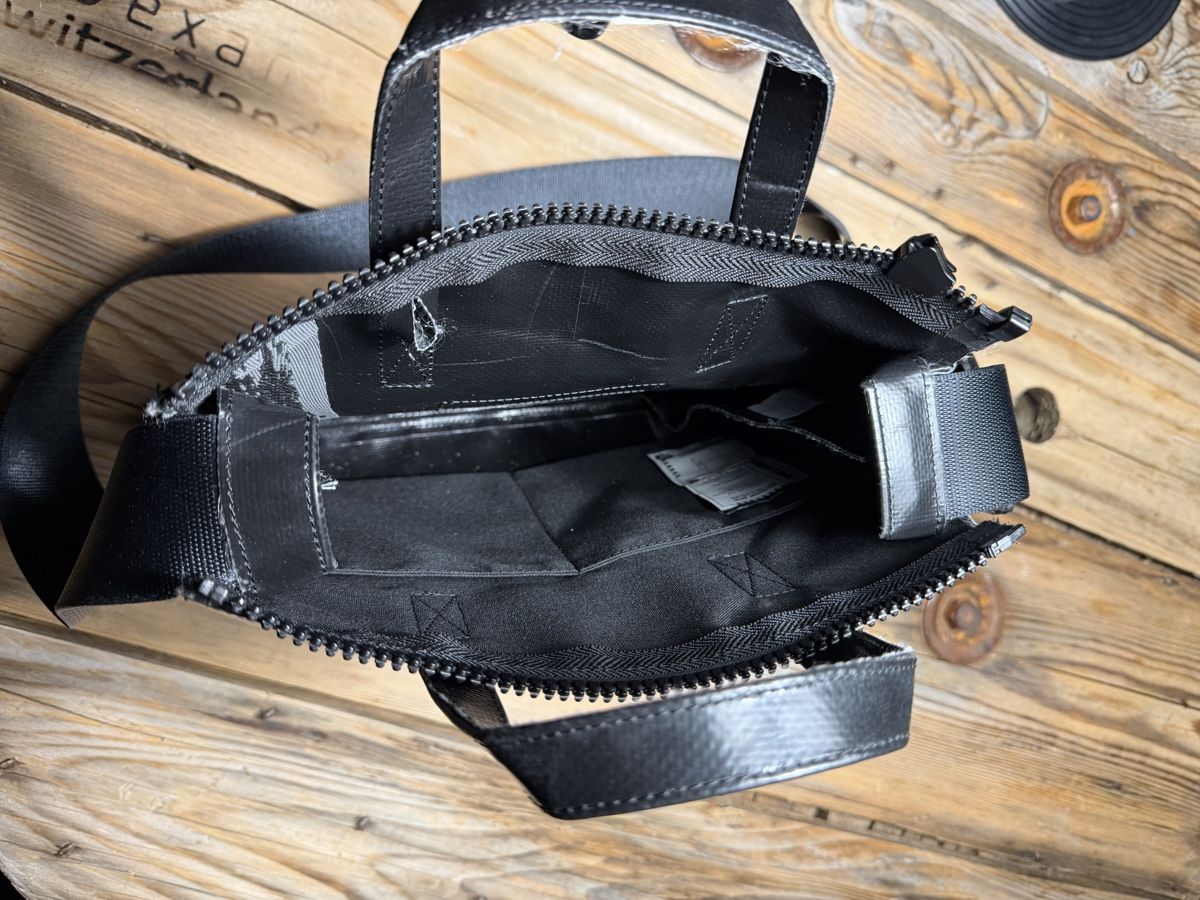 Freitag Référence Bates (Neu und originalverpackt) in Court für CHF 720 ...
