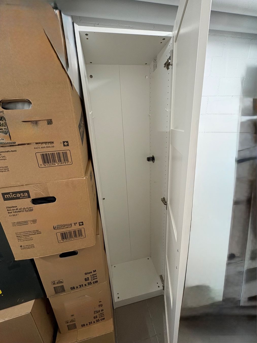 Ikea Armadi: Ikea Pax 201x50x35cm – Usato da Oberentfelden venduto da Salentu4 1