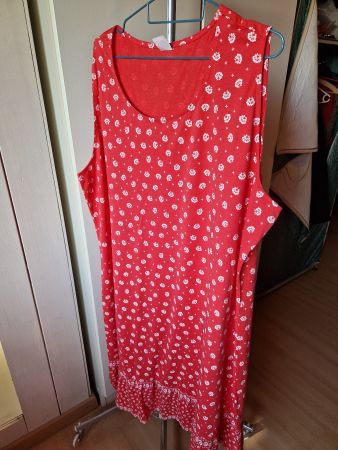 Kleid Rot mit Weiss gemustert