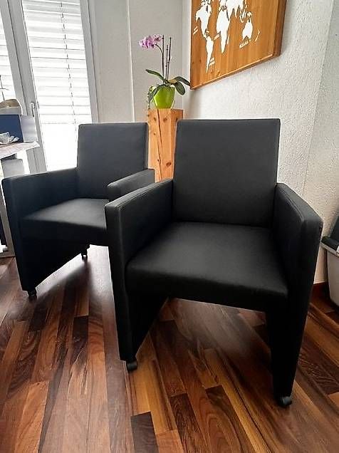 Stühle: 4 neuwertige Esszimmerstühle mit Rollen – Gebraucht aus Gossau SG von Grapp