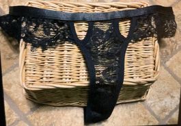 Stupenda tanga di pizzo-vita alta-M/L-particolare e sexy
