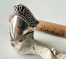 Skulpturaler Silberring mit Ornamentik beidseitig tragbar