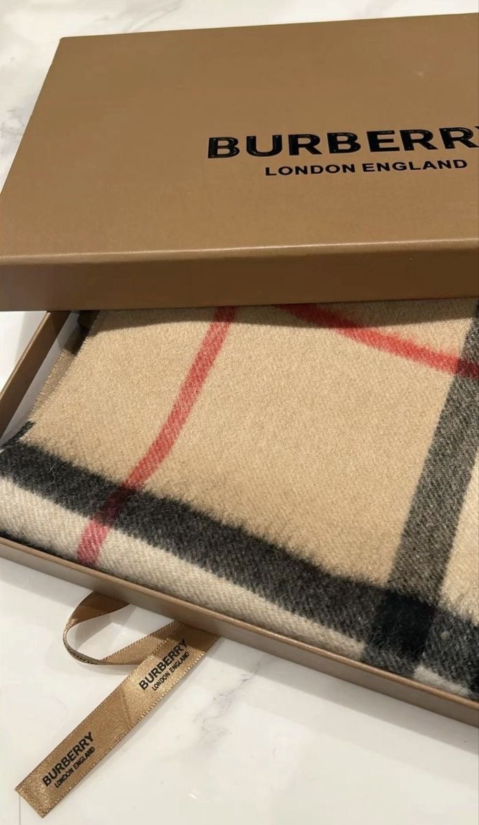 Burberry Foulards & écharpes: Écharpe Burberry – Neuf avec emballage d'origine à Neuchâtel par xiao_bei 2