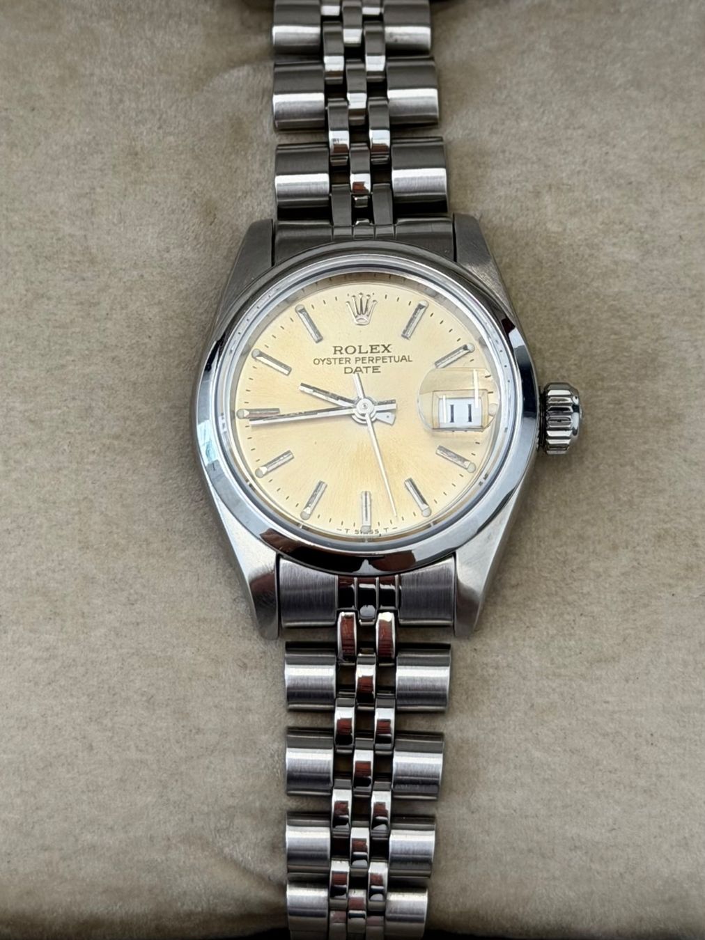 Rolex Orologi: Rolex Oyster Perpetual Date mit box – Nuovo (secondo la descrizione) da Winterthur venduto da senn-ismaili 4