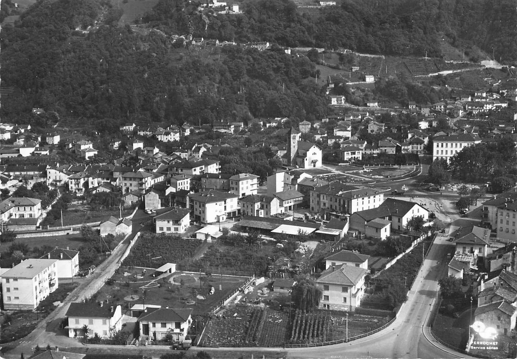 Cartoline postali: Aereo foto Giubiasco G – Usato da Biasca venduto da Blenio71
