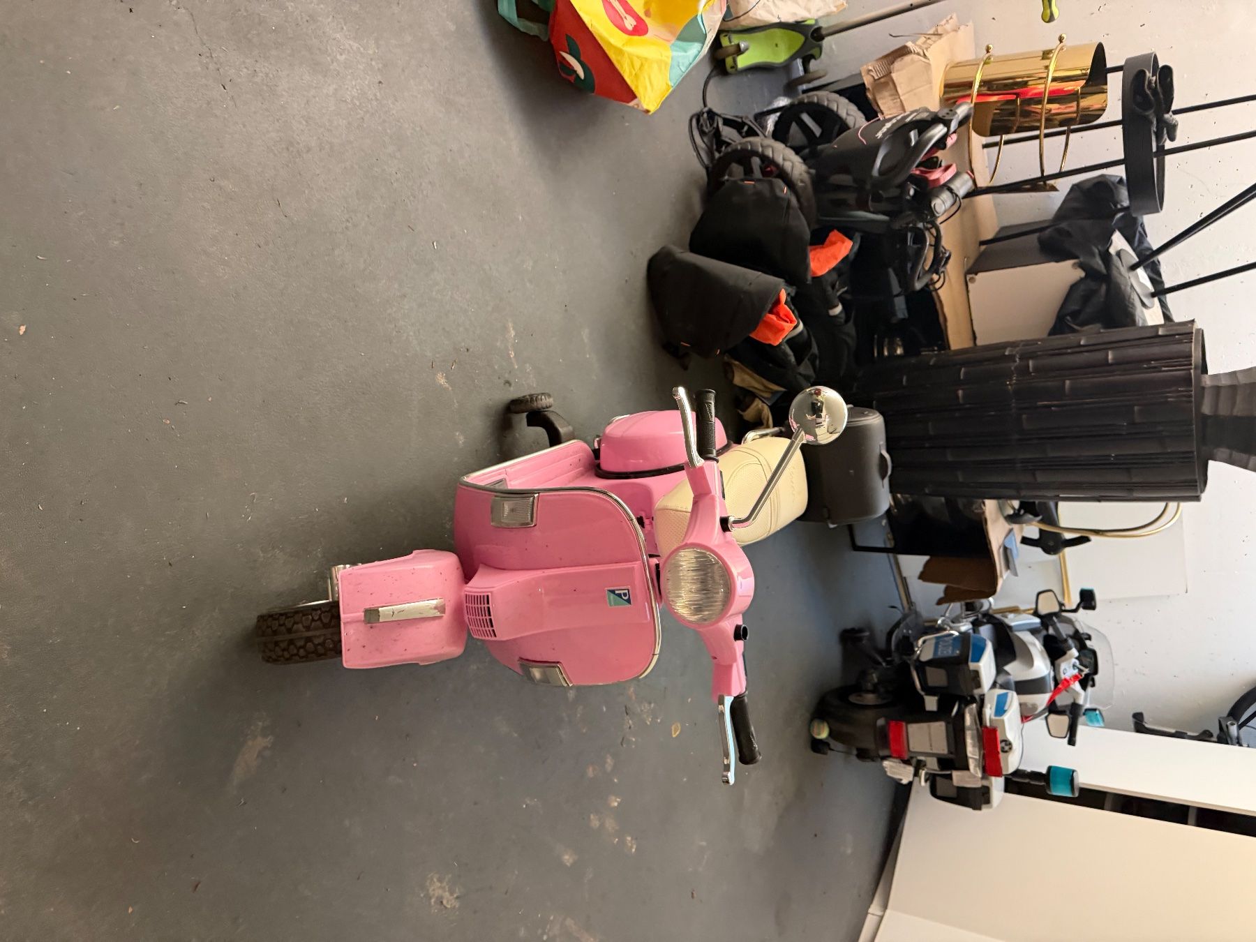 Vespa Veicoli per bambini: Kinder-Elektroroller Vespa-Style, pink – Usato da Zürich venduto da Sacha1234 1