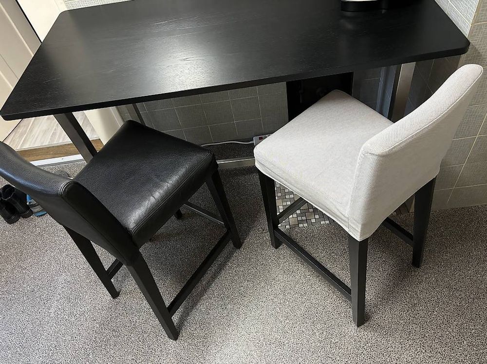 Set di tavolo e panche: Bartisch mit 2 Hockern – Usato da Gasel venduto da jen_6nzz 2