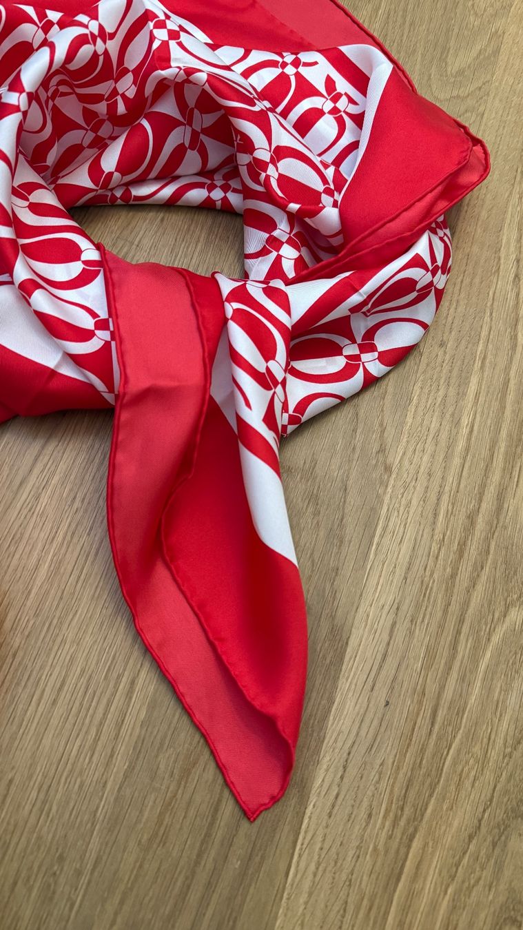 Max Mara Foulards, Tücher & Schals: Original Max Mara Seidentuch Valentino Red Fabric – Neu und originalverpackt aus Faulensee von Liebes_Kind_2019 1