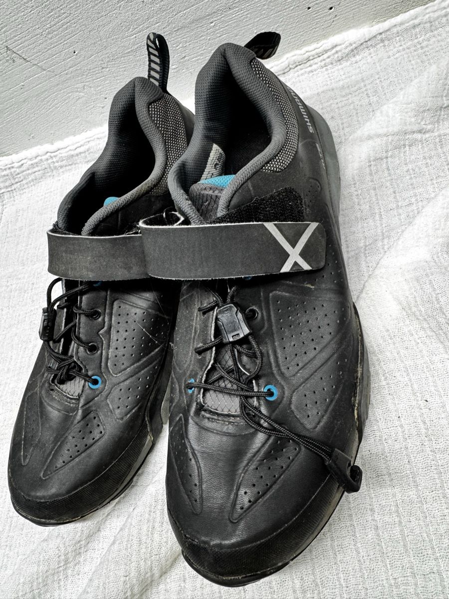 Scarpe da uomo: Chaussures de VTT Shimano. Taille 42  – Usato da Geneveys-Coffrane venduto da Llion 1