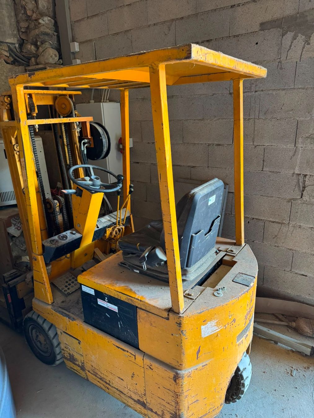 Carrelli elevatori e a forche: Élévateur électrique 1500kg – Usato da Orzens venduto da FredMon01