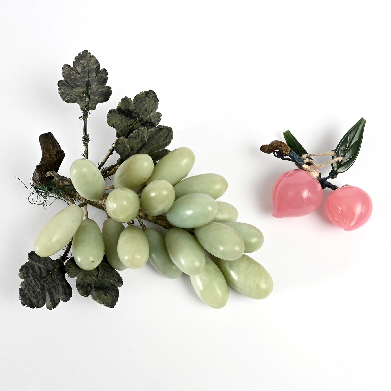 Statuette: Alte chinesische Jade Stein Früchte, Trauben & Pfirsiche – Usato da Bern venduto da glychenberg 1