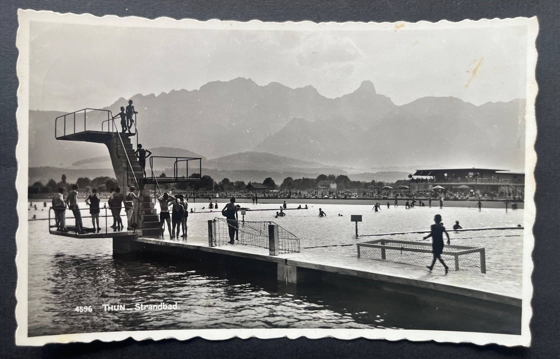 Cartoline postali: THUN Strandbad, belebt, Sprungturm – Usato da Ostermundigen venduto da DaxKarten-75