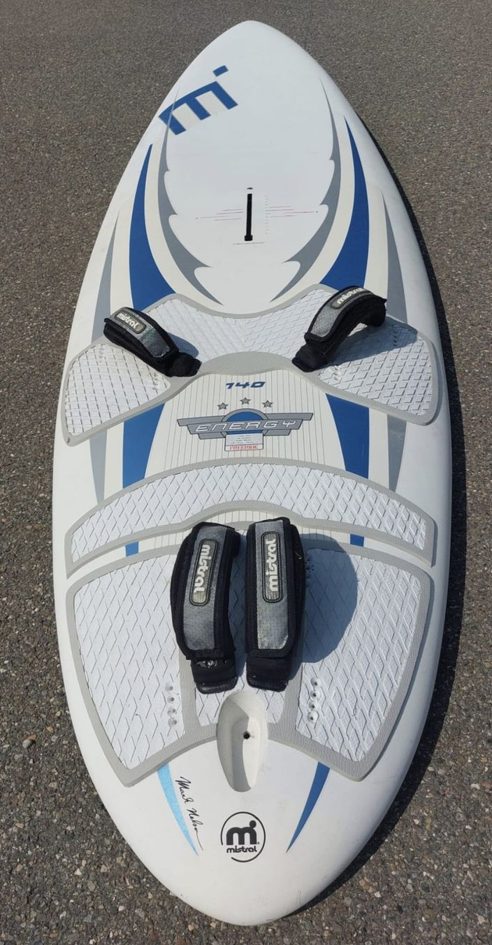 Mistral Surfboards & Schwimmbrette: Mistral Freeride Windsurfboard 140 Liter, 258cm Länge – Gebraucht aus Fällanden von Nmustang