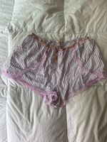 Short Victoria's Secret, rayé rose, taille M, neuf!