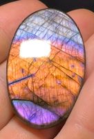 Wunderschönes Labradorit Cabochon von höchster Qualität