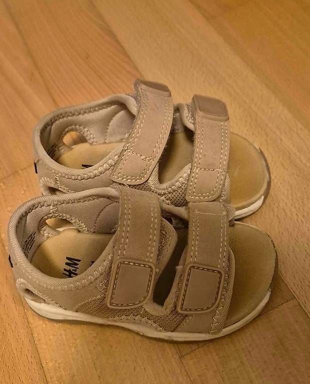 Scarpe per ragazzi: Sandalen Kinder Gr. 20 - 21 – Usato da Henggart venduto da c.s.sturzenegger