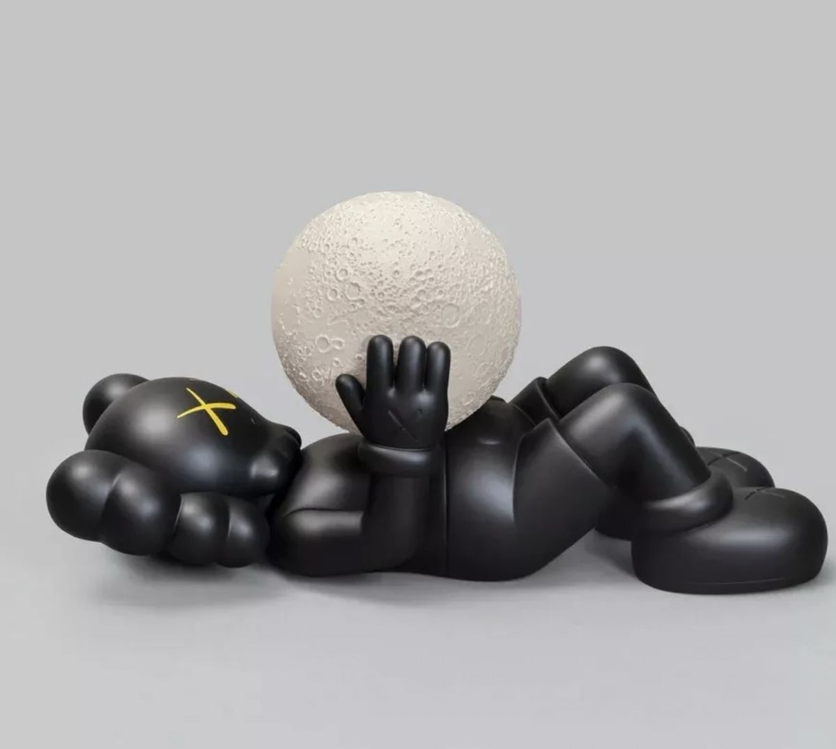 Statuette: Kaws holiday Shanghai (black) – Nuovo e nell'imballaggio originale da Lausanne venduto da Tintin032