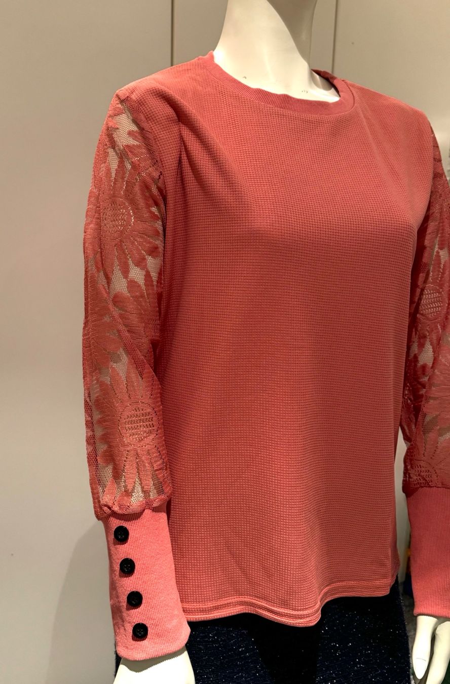 Maglioni & Felpe: Léger pull rose ou rouge dentelle -40 -élégant chic – Nuovo (secondo la descrizione) da Genève venduto da flocon06 3