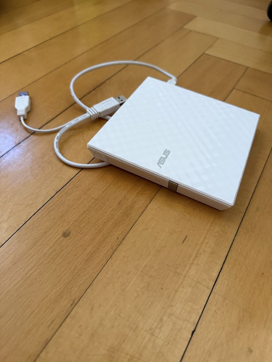 Asus Systèmes audio & multimédias: Asus CD reader for computers – D'occasion à Genève par kentdelahaye 1