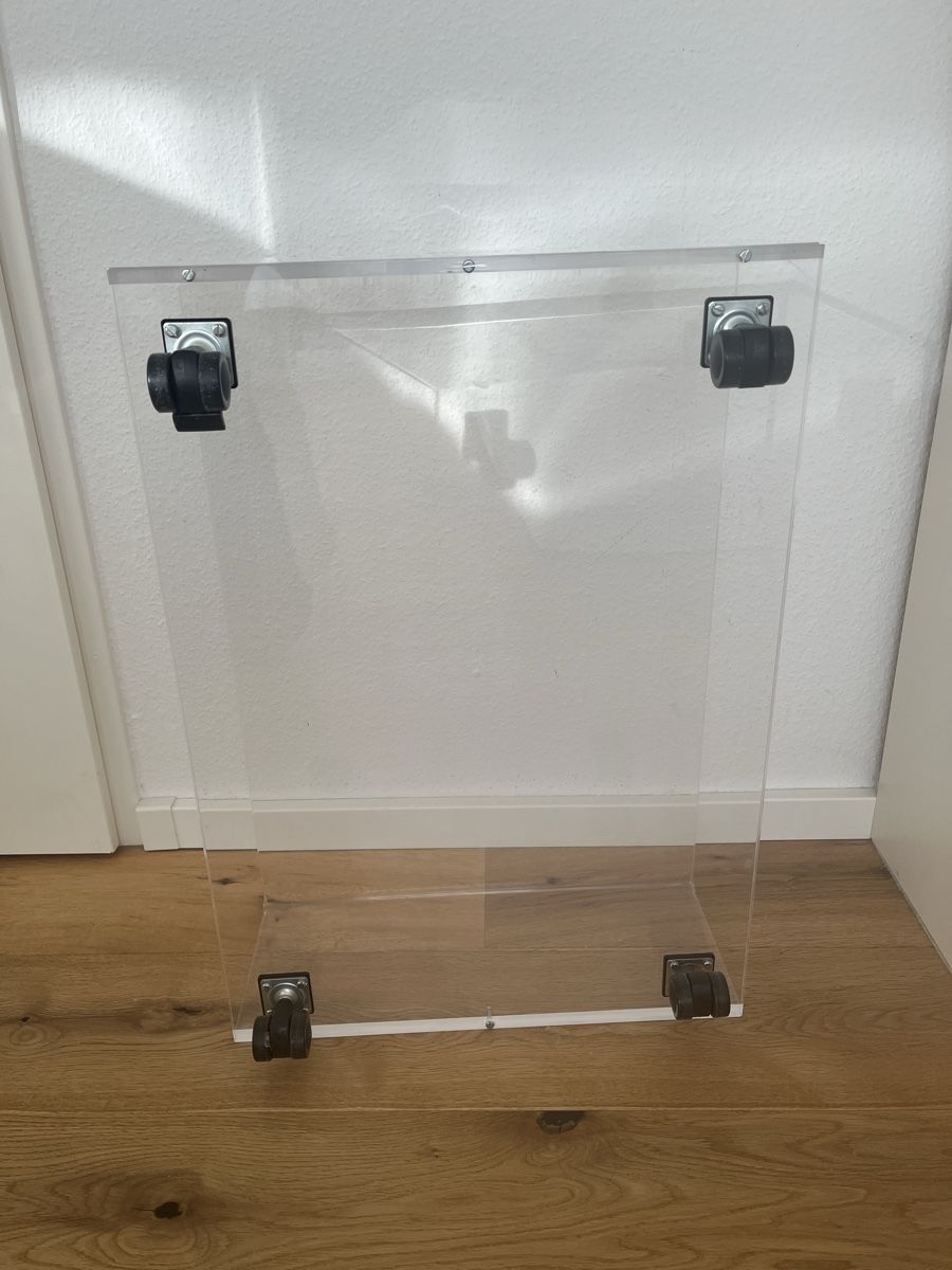Banconi: Acryglas-Rollmöbel/Beistelltisch/Couchtisch  – Usato da Rudolfstetten venduto da Sunny114 3