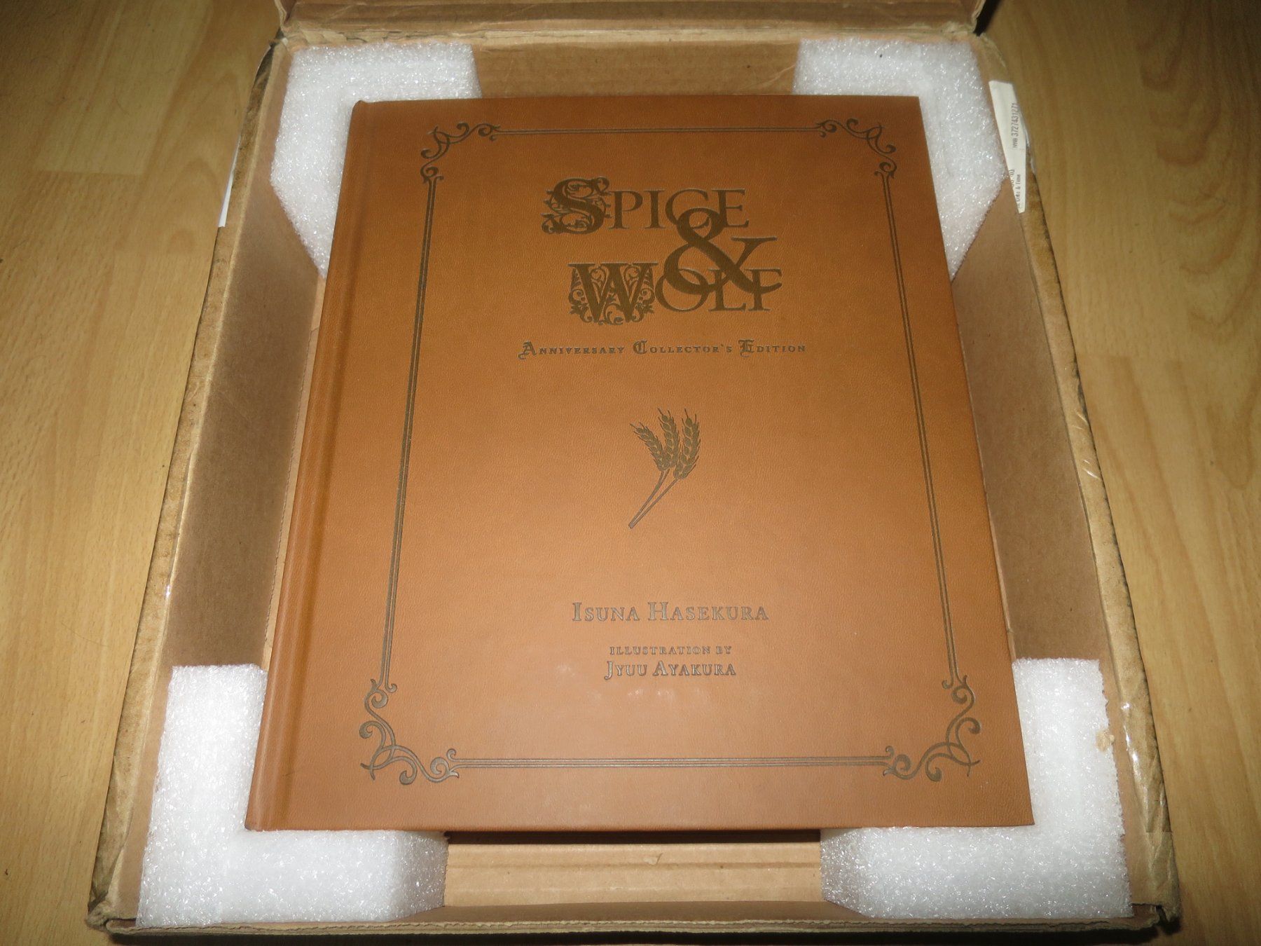 Libri: Spice and Wolf Anniversary Collector's Edition – Nuovo e nell'imballaggio originale da Zürich venduto da 1.Simon