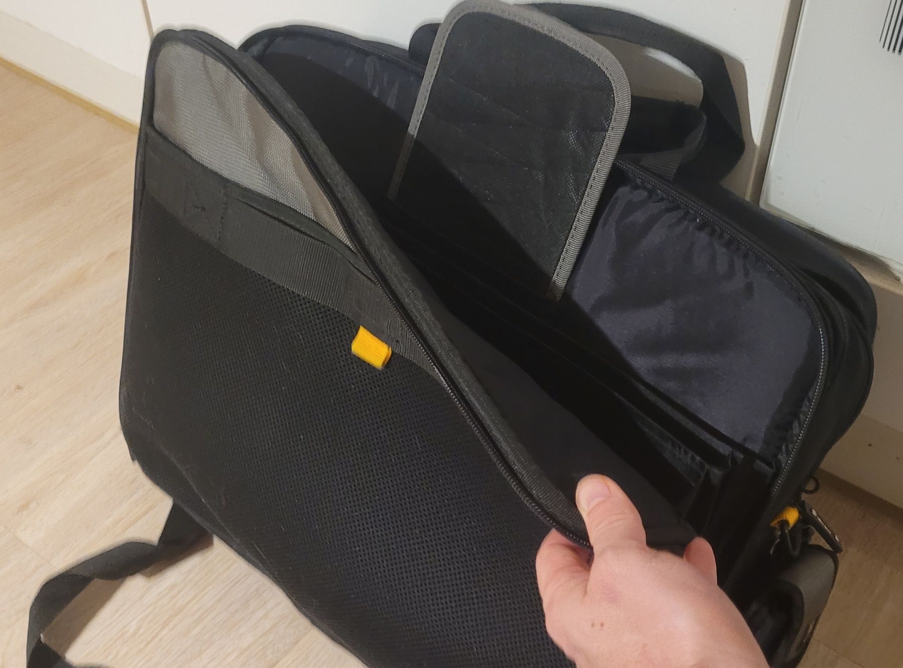 Targus Borse: Targus notebook Tasche – Usato da Schwerzenbach venduto da Jdagi 3