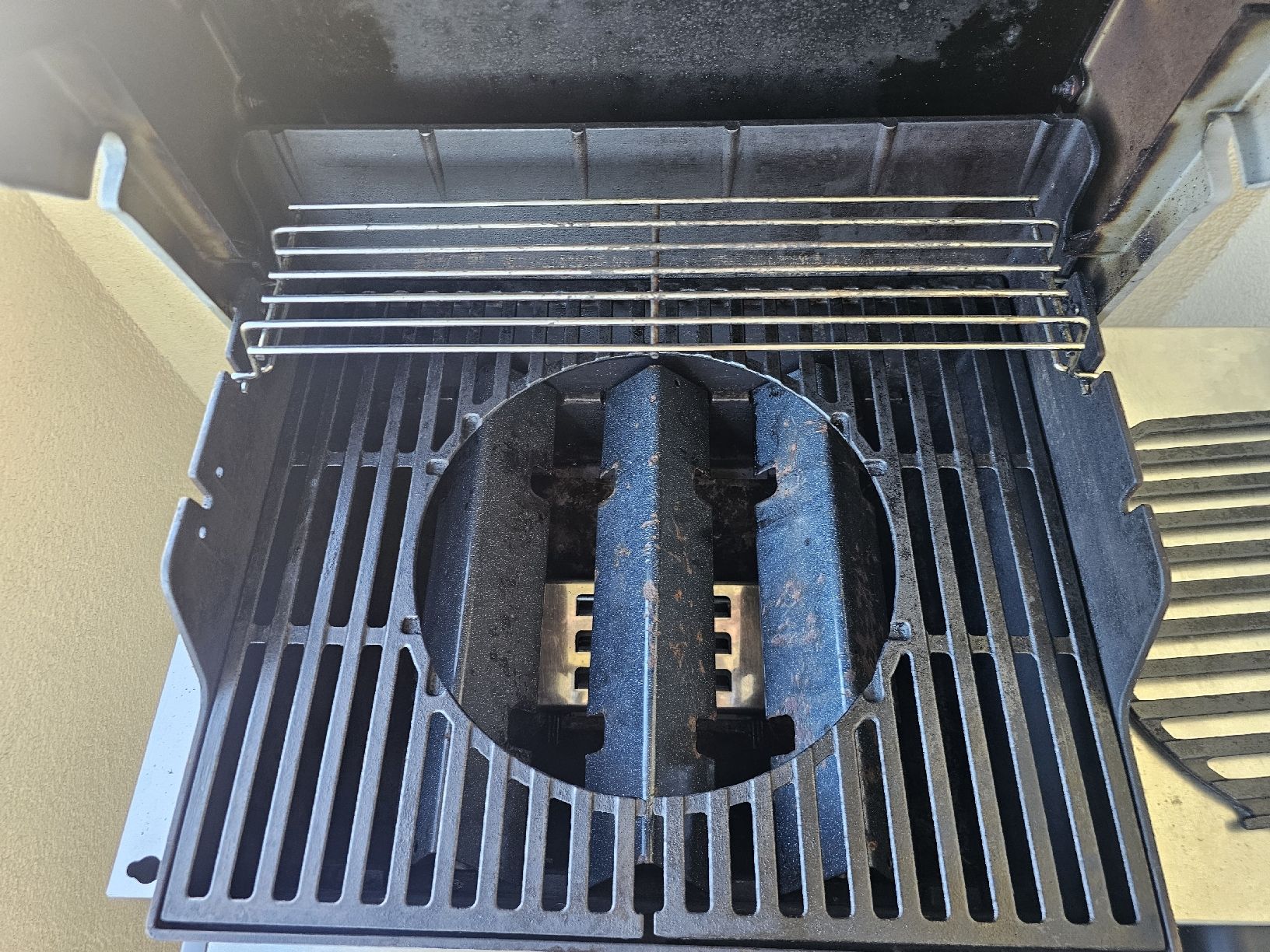 Griglie: Weber Grill E210 mit Gasflasche – Usato da Bellach venduto da Mihai17 3