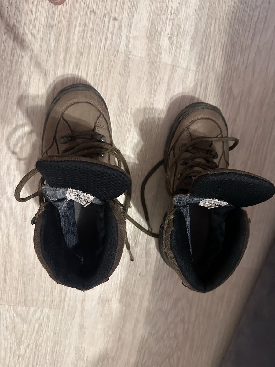 Lowa Scarpe da uomo: Chaussures de randonnée LOWA, pointure 36,5 – Usato da Massongex venduto da SwissDistributor 4