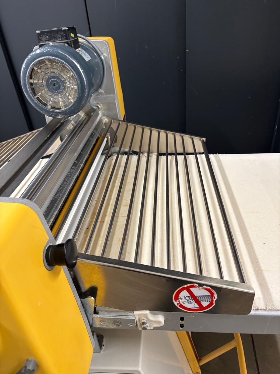 Elettrodomestici da cucina: Ausrollmaschine – Usato da Dietikon venduto da dia_y8y5 1