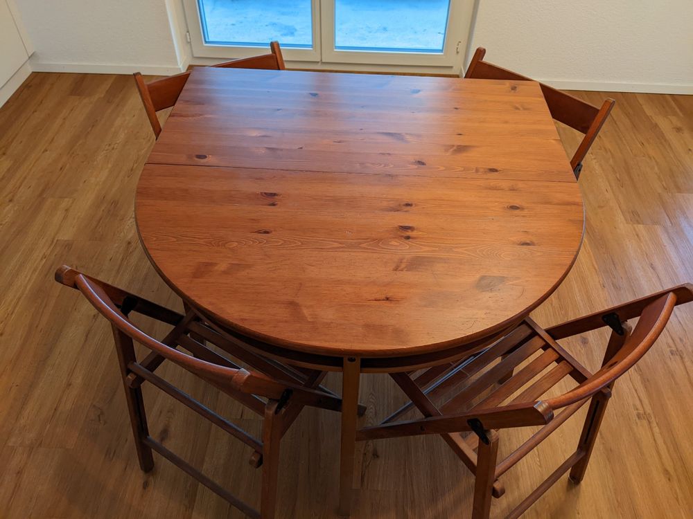 halbrunder Tisch und 4 Klappstühle IKEA Kaufen auf Ricardo